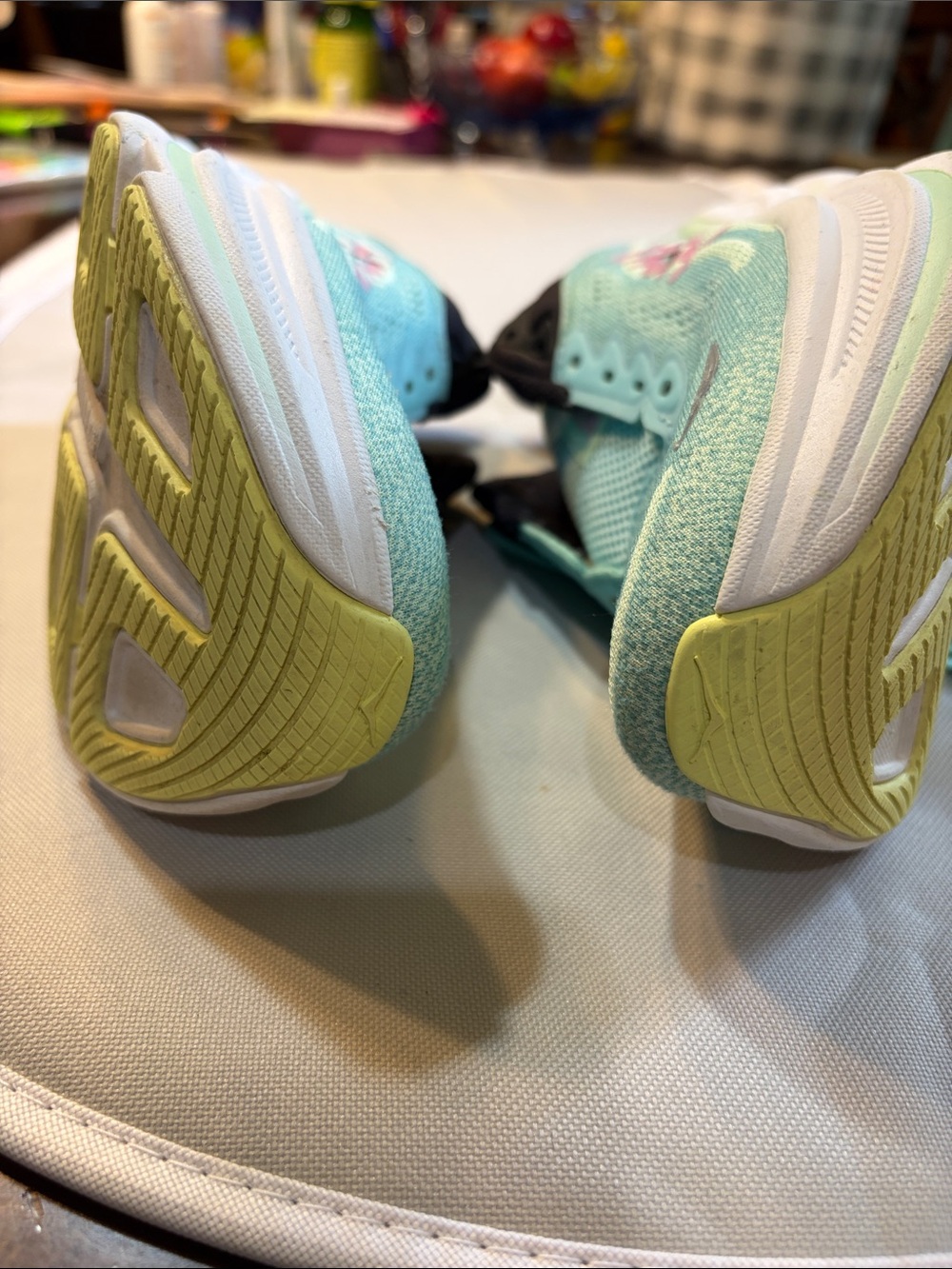 Hoka Women’s Bondi 9 Wide Mint Green Sneakers with Pink Accents- New - Picture 10 of 10
